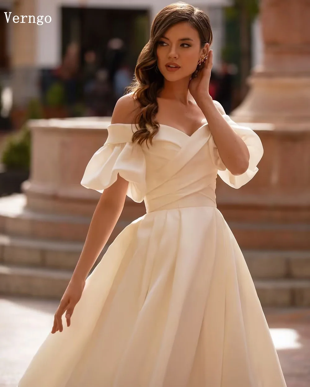 Платье свадебное из органзы с открытыми плечами - Фотография_2