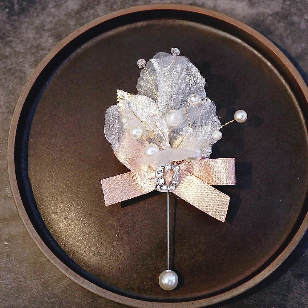 Элегантная свадебная бутоньерка на запястье для жениха - Фотография_6