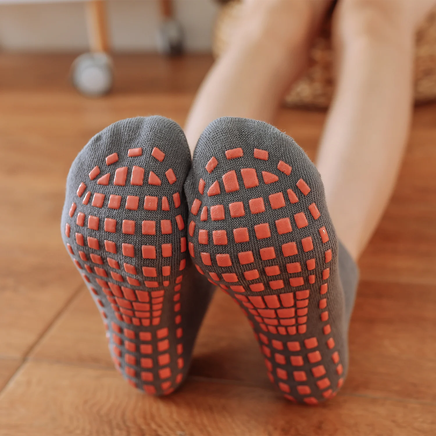 Пар противоскользящих носков для детей и взрослых - Фотография_3