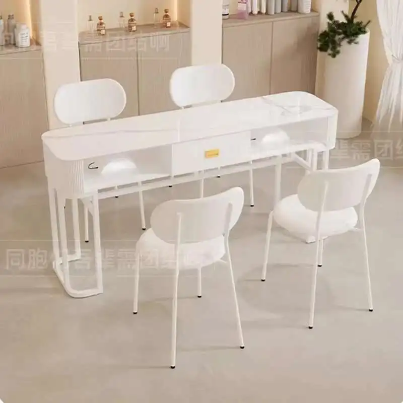 Минималистичные удобные столы для ногтей - Фотография_4