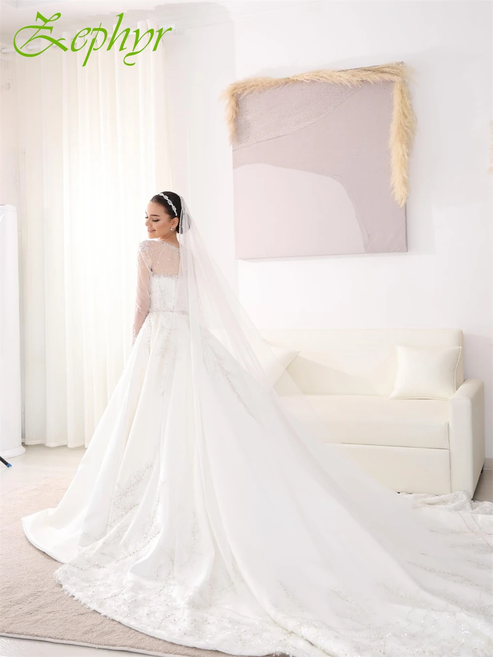 Элегантное белое атласное свадебное платье по индивидуальному заказу - Фотография_5