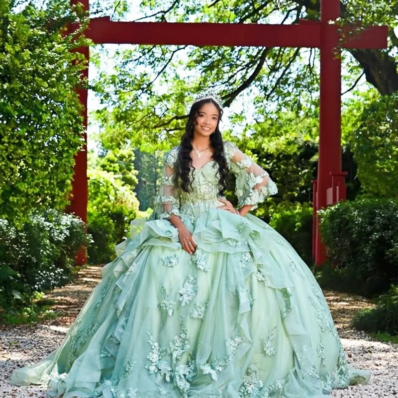 Блестящее мятно-зеленое платье