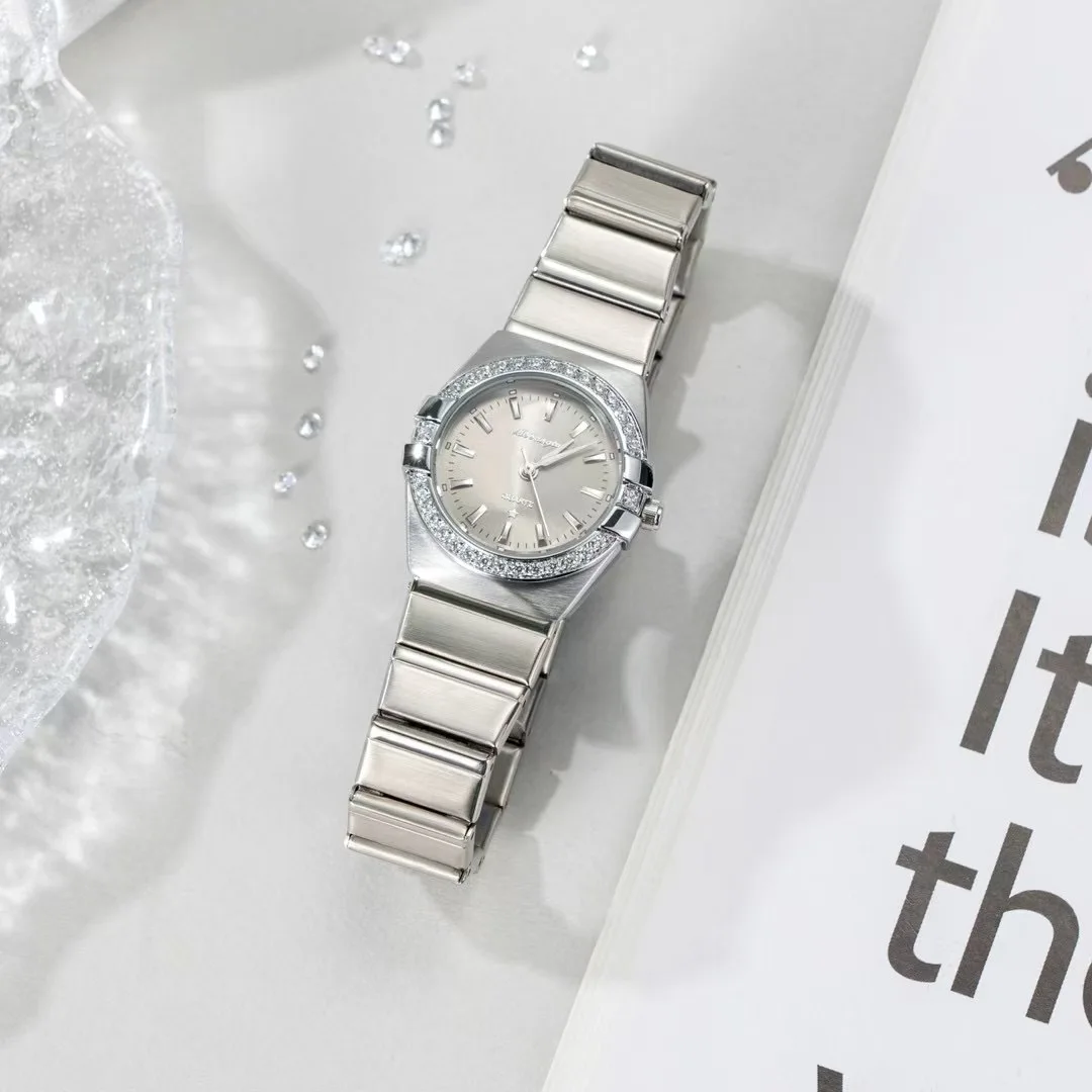 Классические женские часы constellation с безелем - Фотография_2