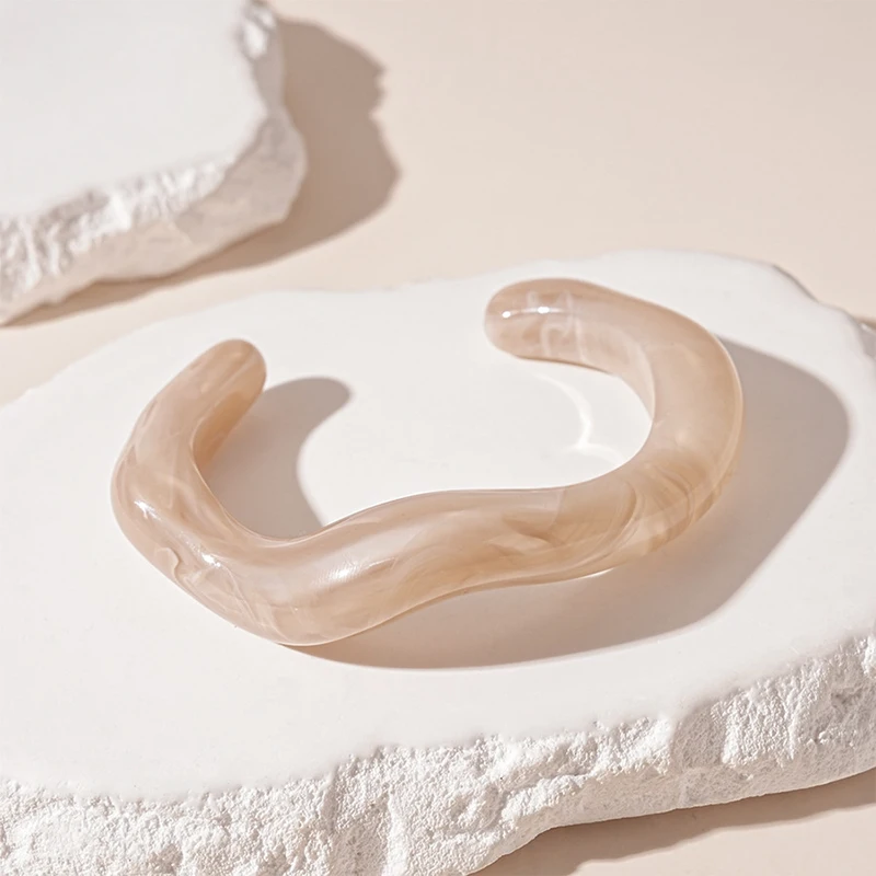 Модные уникальные нерегулярные акриловые браслеты-манжеты для женщин - Фотография_5