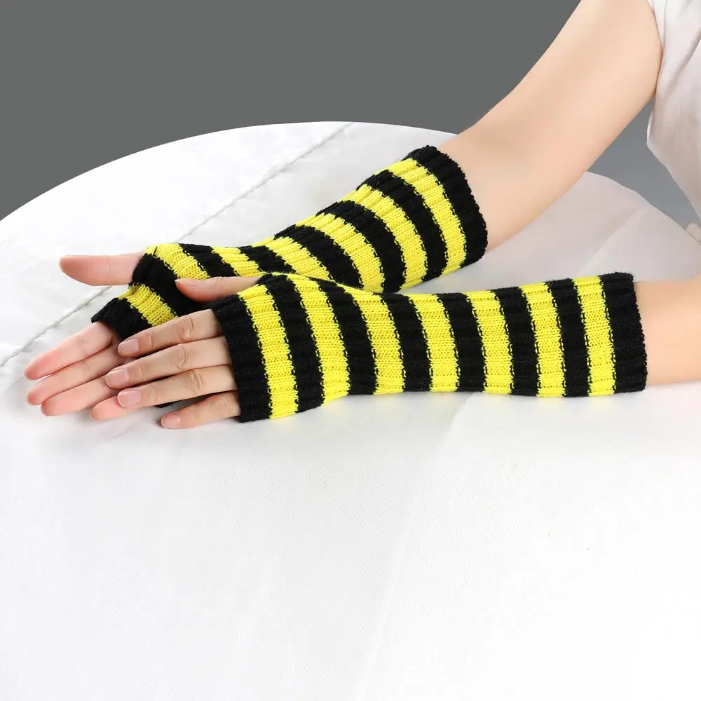 Y2k вязаные рукава в готическом - Фотография_5