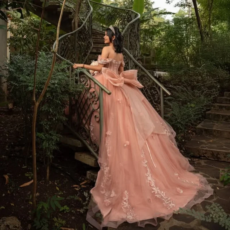 Светло-оранжевое платье quinceanera с открытыми плечами - Фотография_3