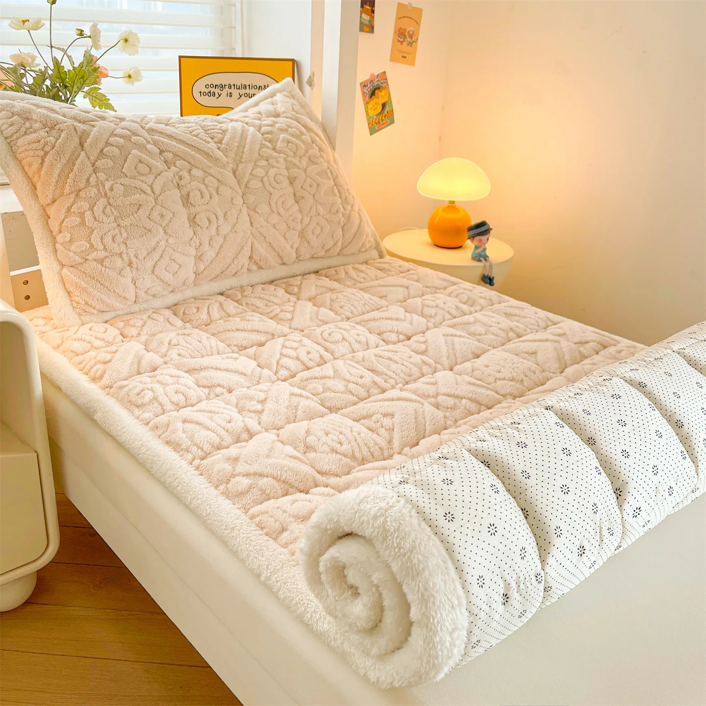 Бархатный наматрасник