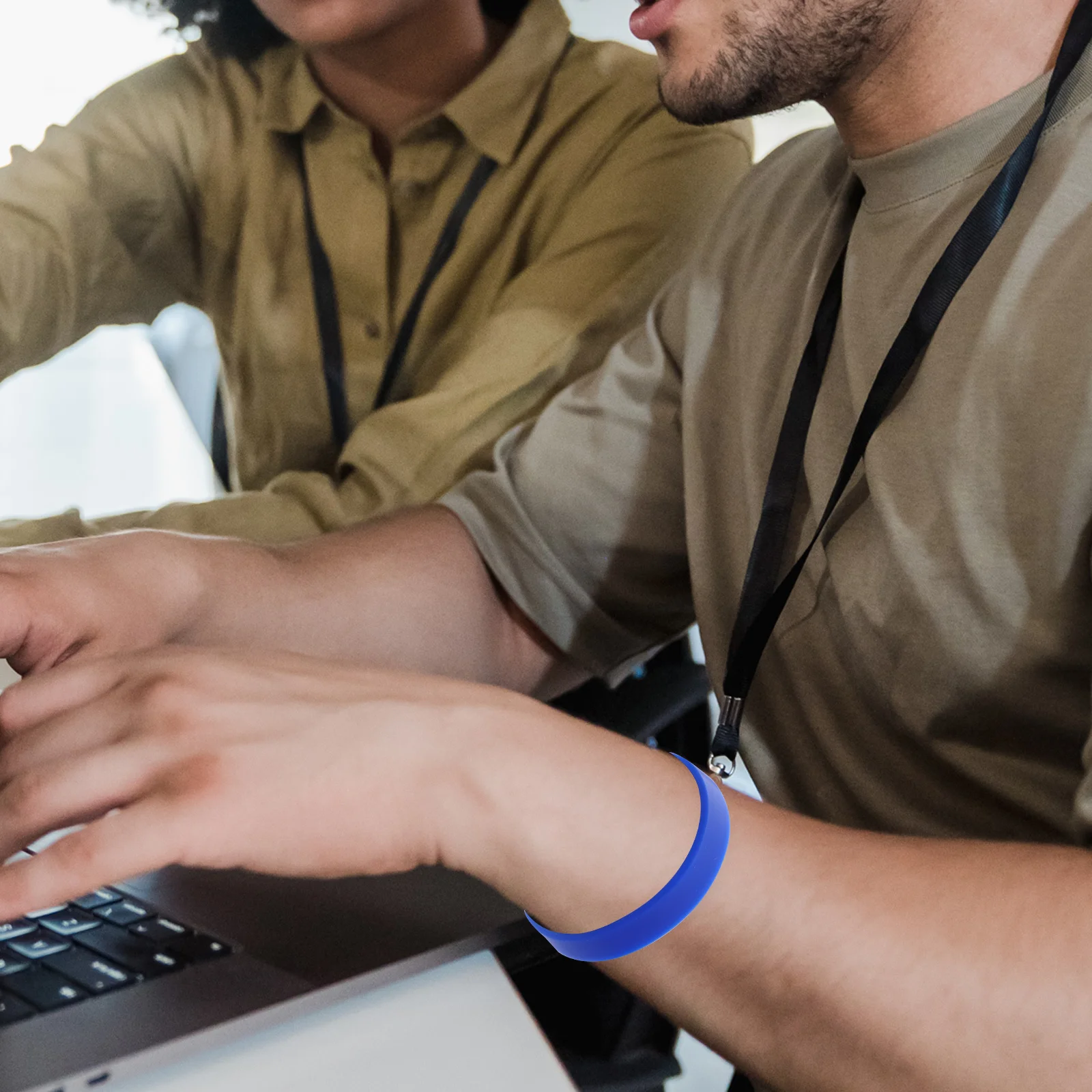 Синие силиконовые браслеты - Фотография_3