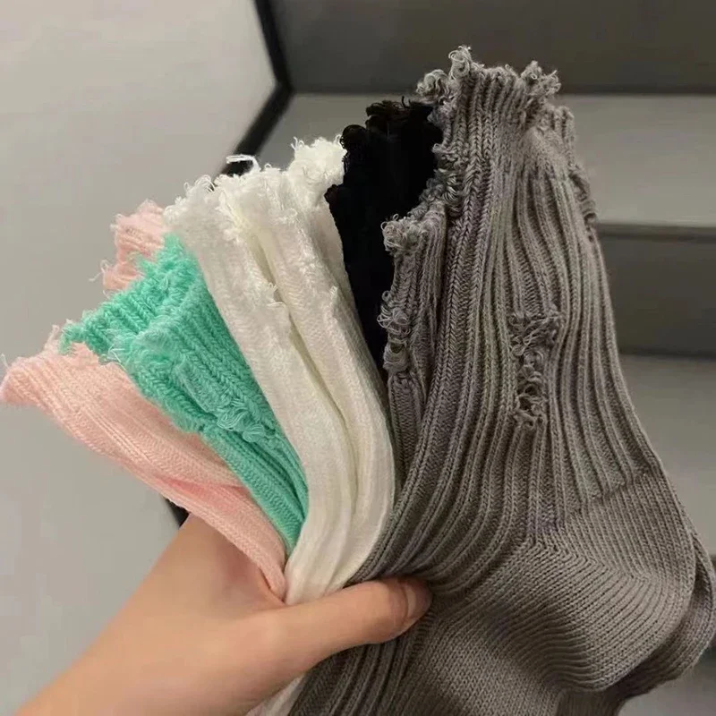 Носки с рваными отверстиями - Фотография_2