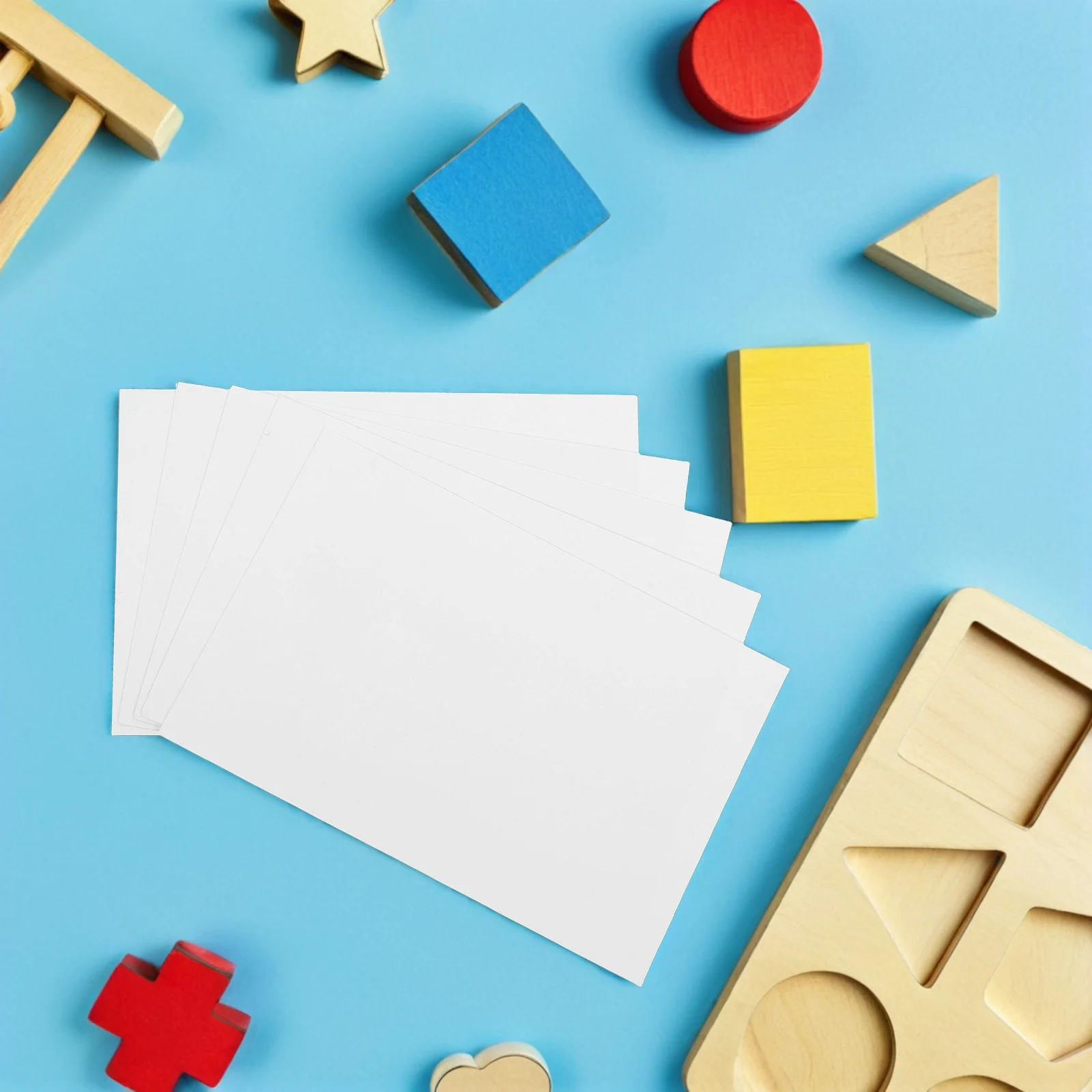 Пустой белый картон