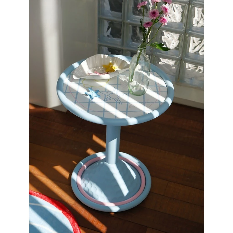 Круглый журнальный столик с градиентом