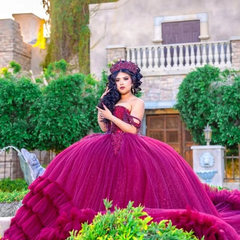 Блестящие розово-красные платья