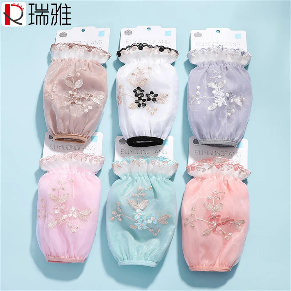 Женский пуховик с коротким рукавом - Фотография_6