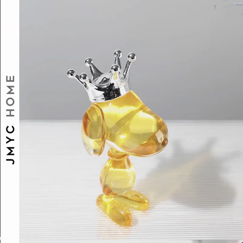 Подлинная милая собака с кристаллом и короной - Фотография_4