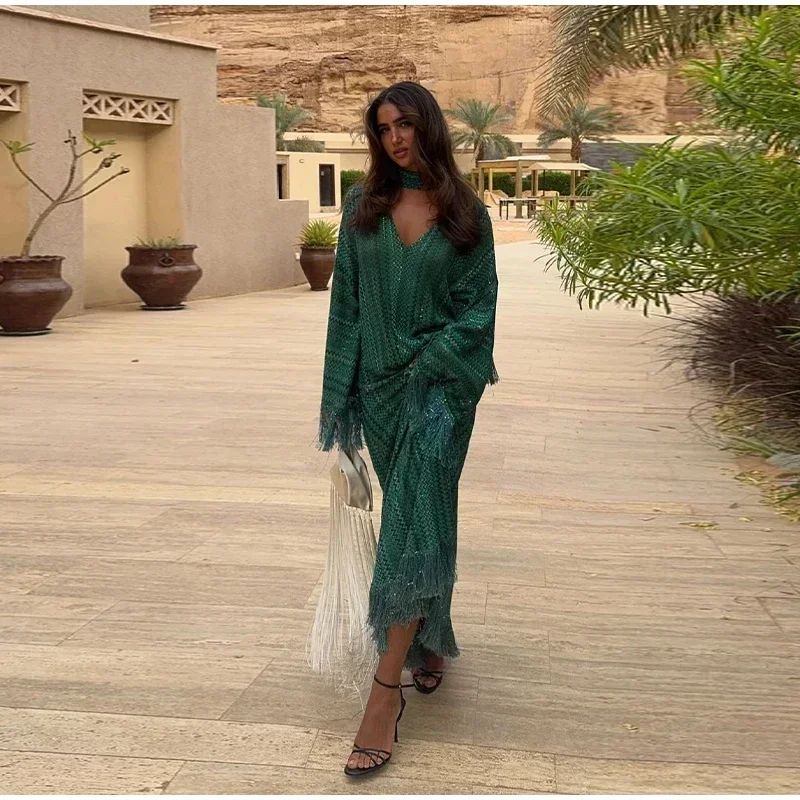 Элегантное трикотажное длинное платье с кисточками - Фотография_3