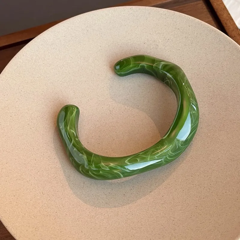 Модные уникальные нерегулярные акриловые браслеты-манжеты для женщин - Фотография_3