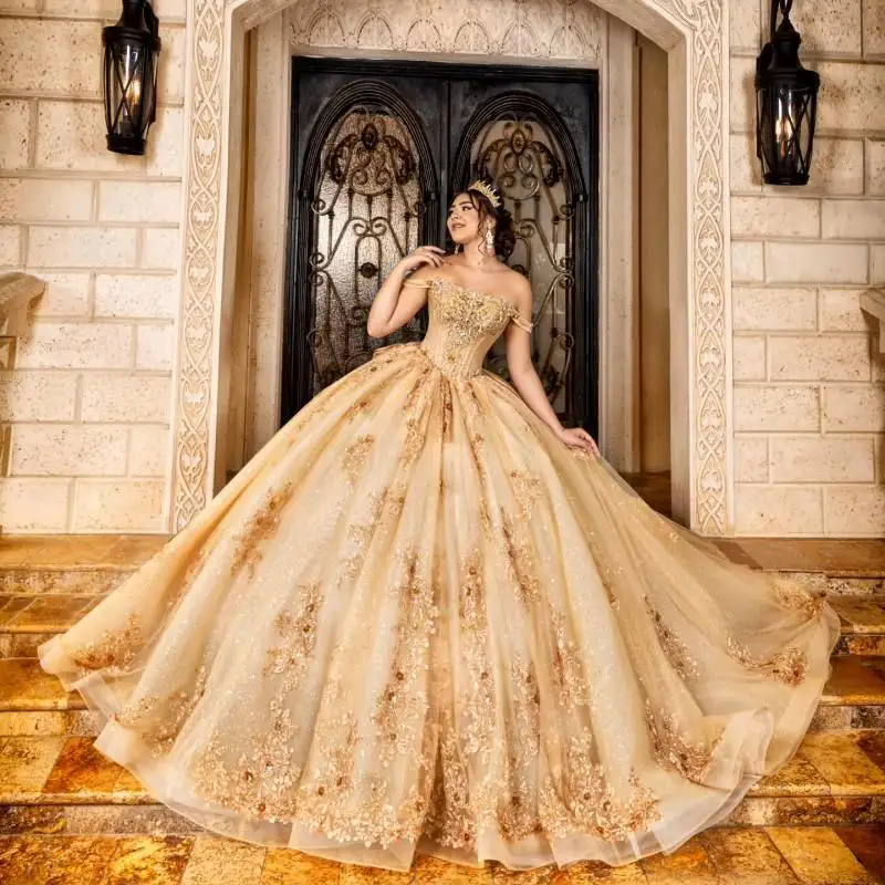 Блестящее золотое платье quinceanera