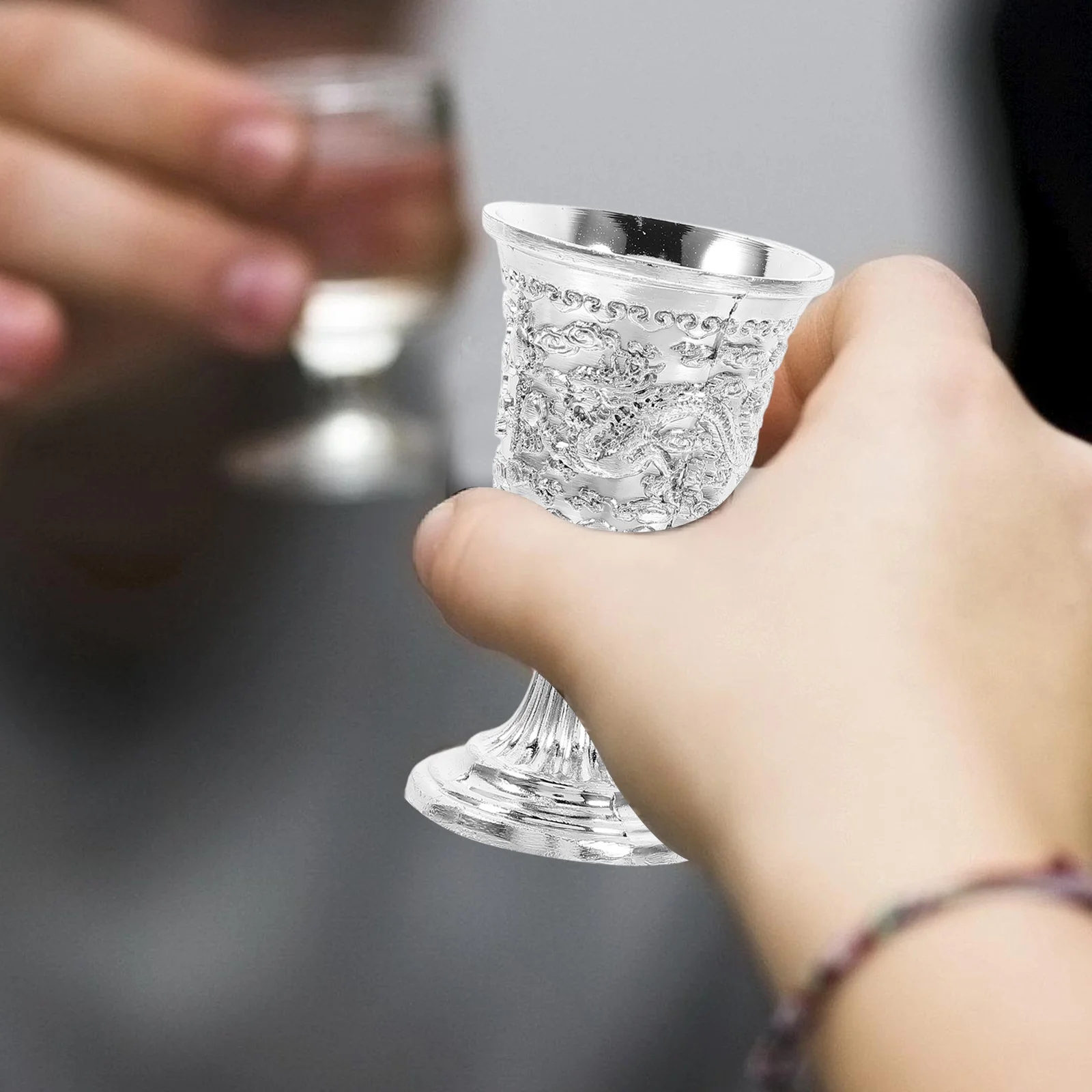 Маленькая выгравированная чашка для вина из цинкового сплава дракон феникс - Фотография_5