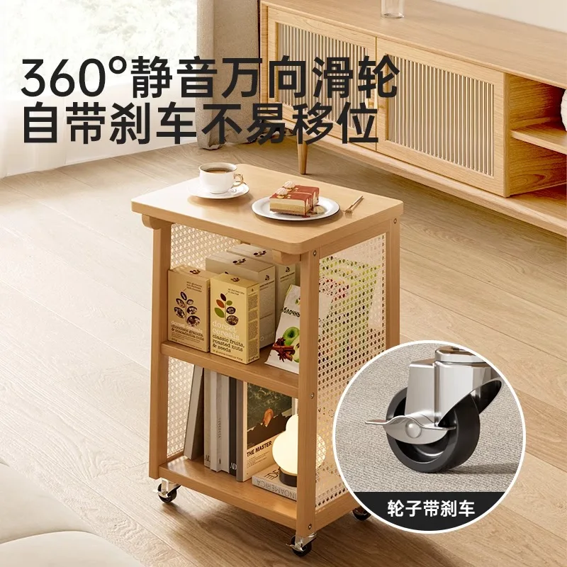 Небольшие журнальные столики рядом с диваном - Фотография_2