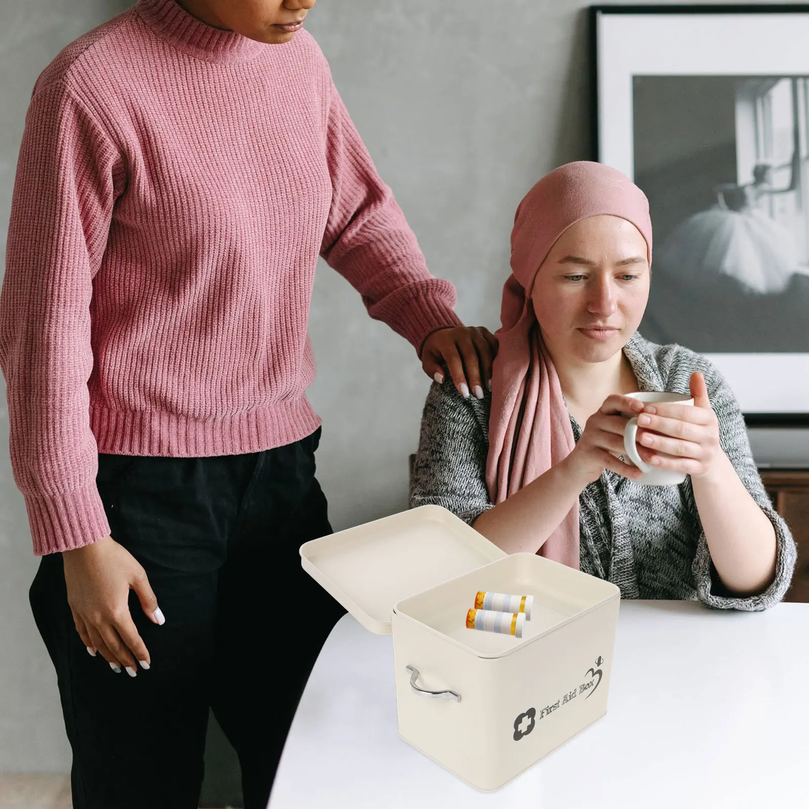 Небольшой ящик для хранения лекарств