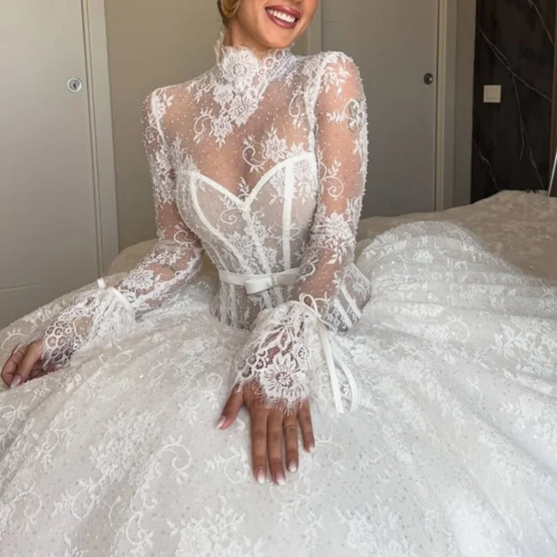 Кружевные белые свадебные платья с открытыми плечами