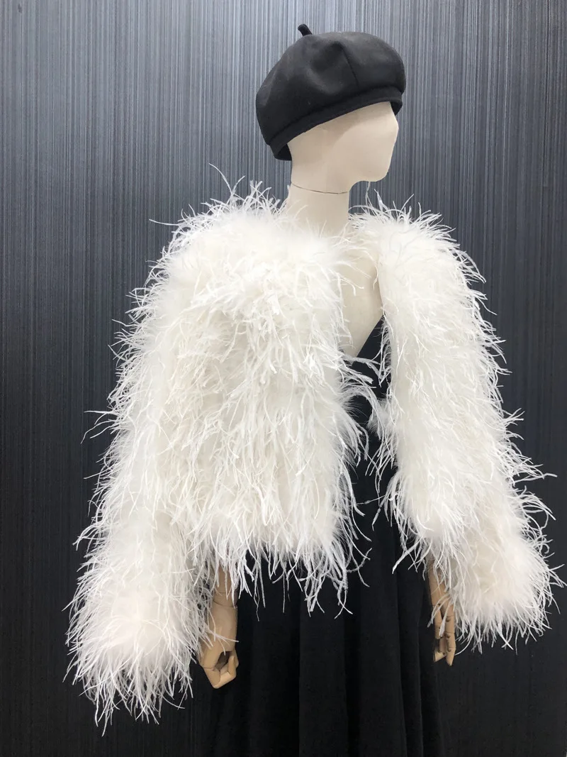 Женская зимняя куртка из натуральных страусиных перьев - Фотография_2