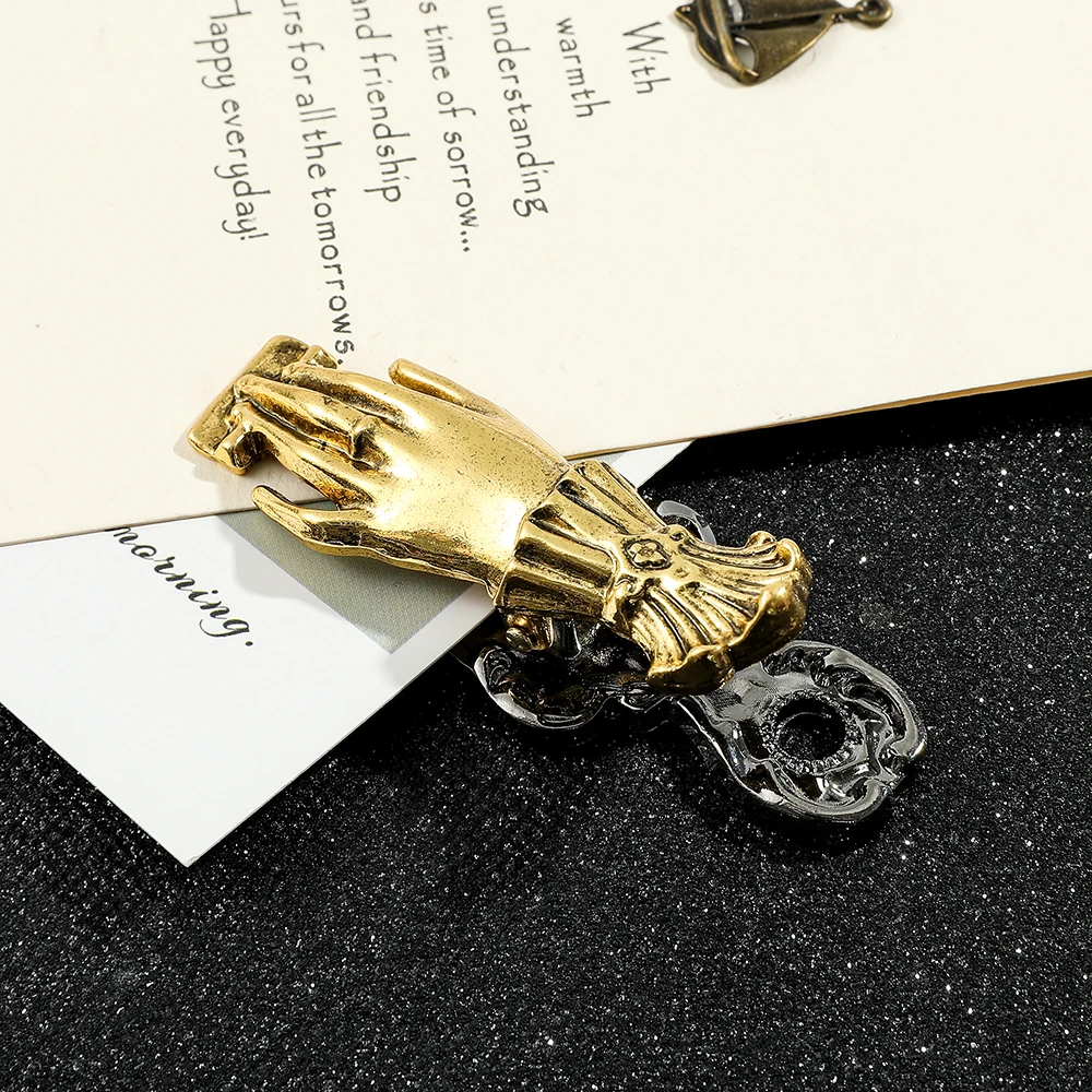 Металлический держатель для закладок в форме руки для учителя - Фотография_4