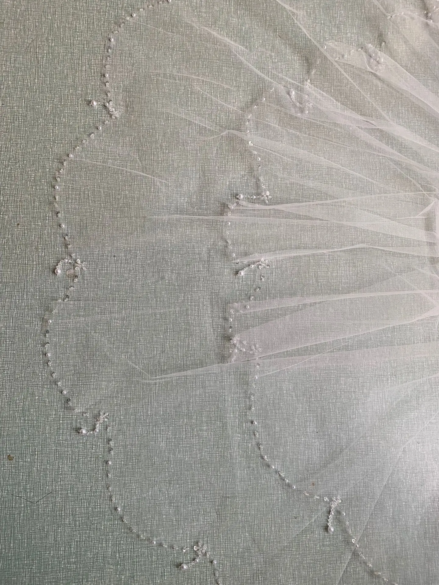 Двухслойная фата длиной до локтя с бисером и краем - Фотография_3