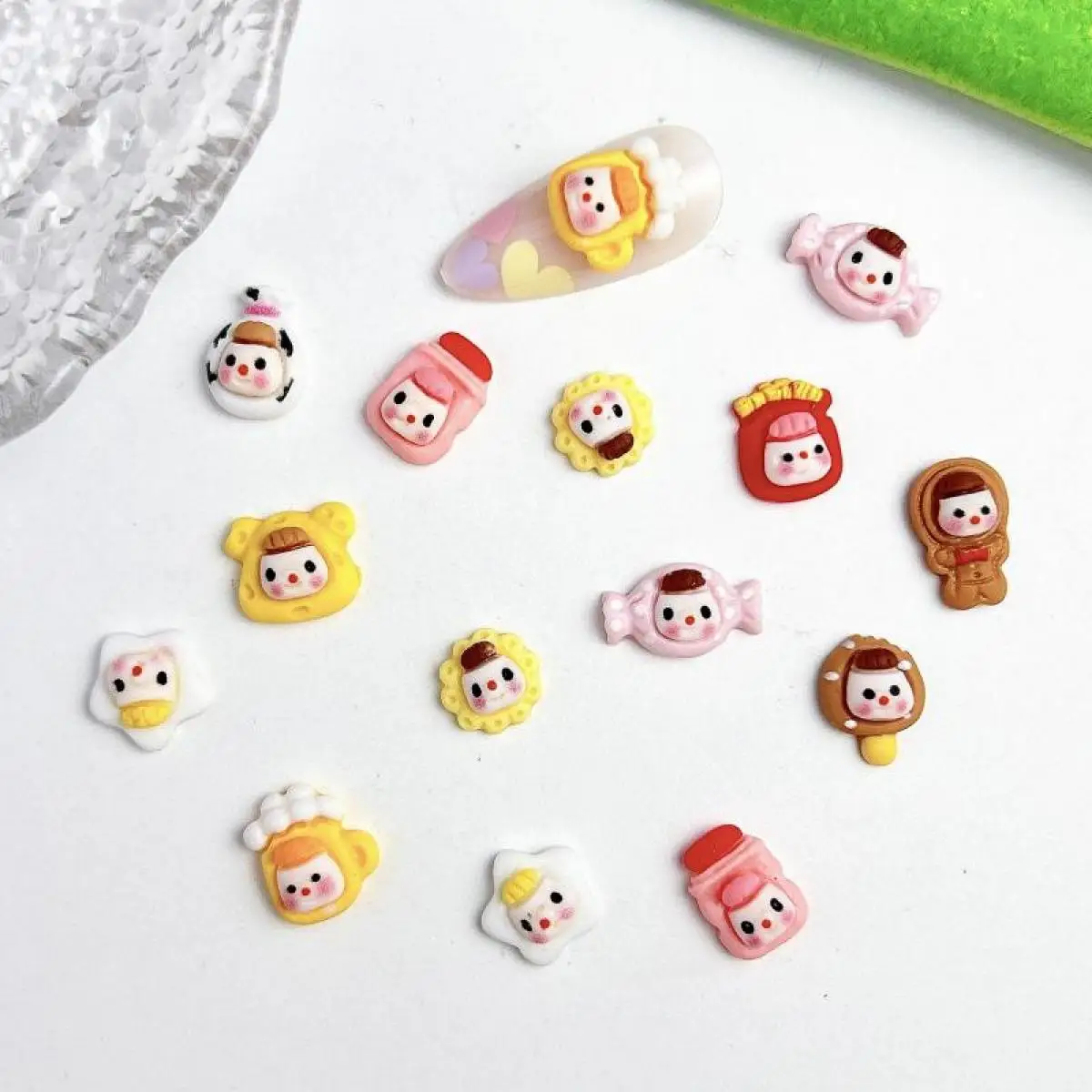 Смешанная смола kawaii girl expression nail charm - Фотография_5