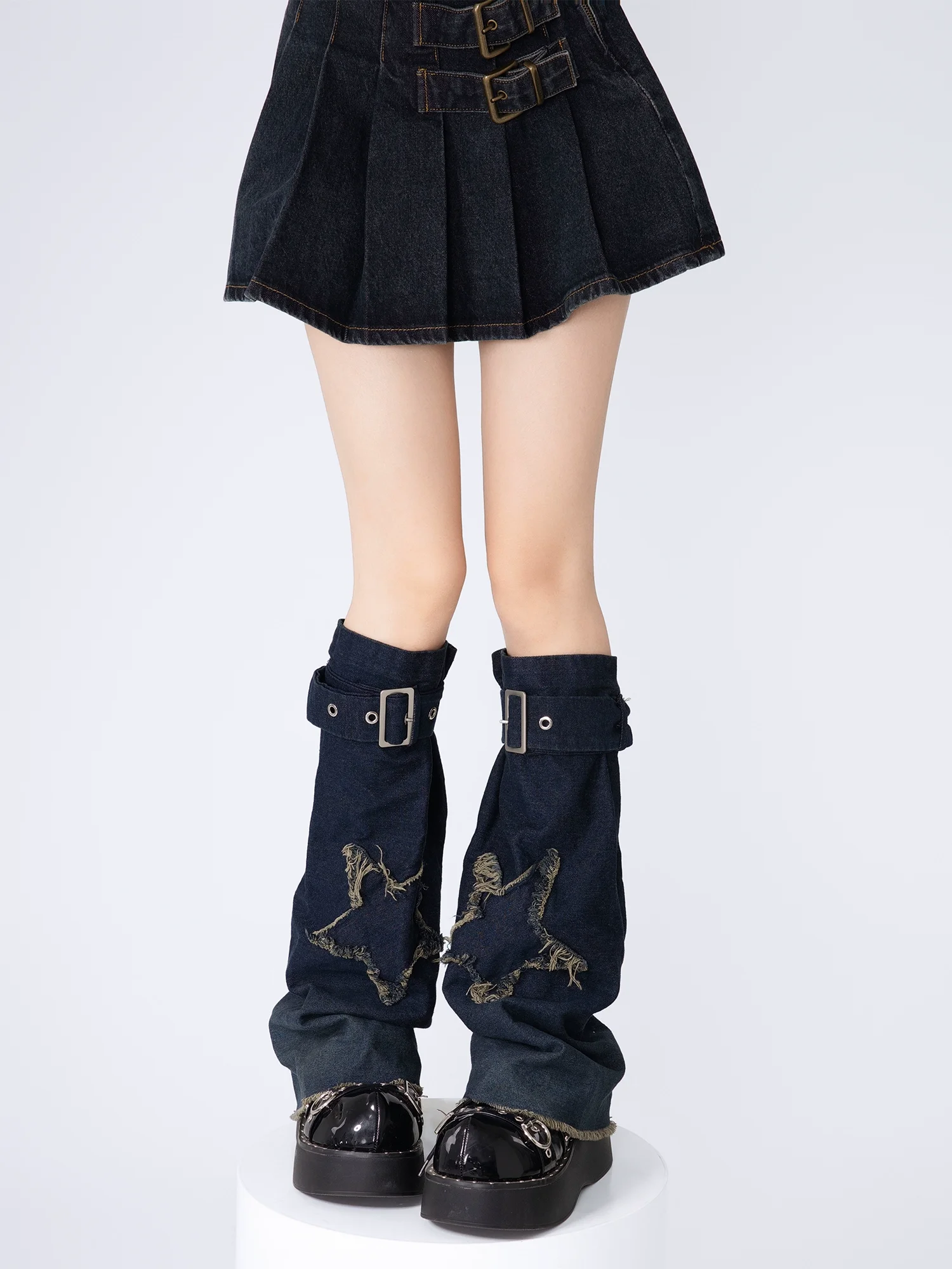 Y2k subculture black and red plaid - Фотография_2