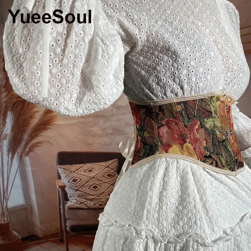 Женский корсет с цветочной вышивкой - Фотография_2