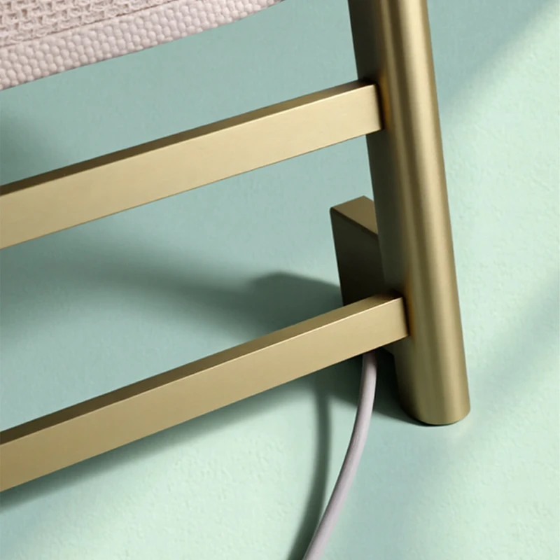 Матовая золотая умная вешалка для полотенец с электрическим подогревом - Фотография_4