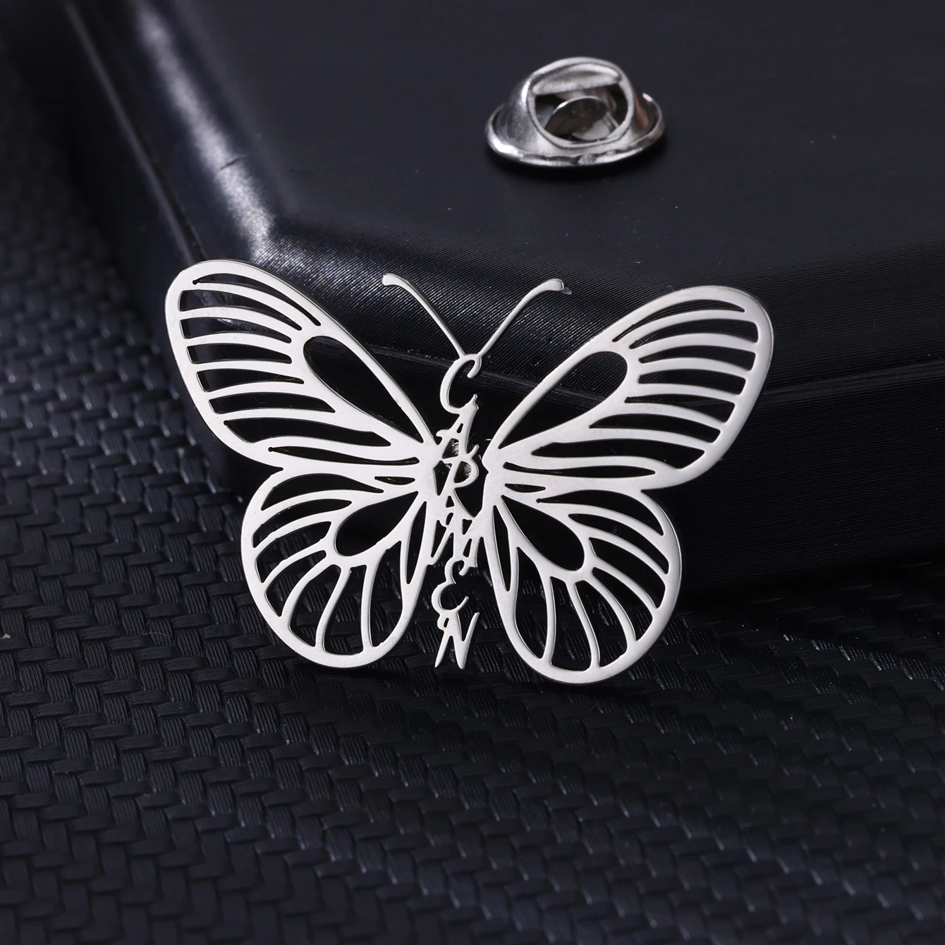 Броши с именем бабочки на заказ для женщин и мужчин - Фотография_4