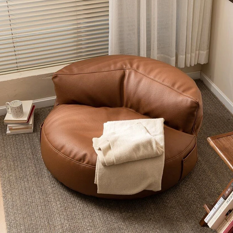 Мягкий простой диван-мешок в скандинавском стиле