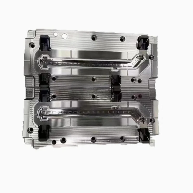 Пластиковая форма для литья под давлением