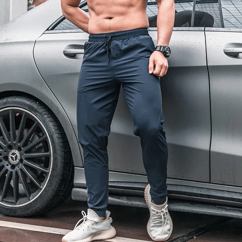 Мужские спортивные брюки с карманами - Фотография_3