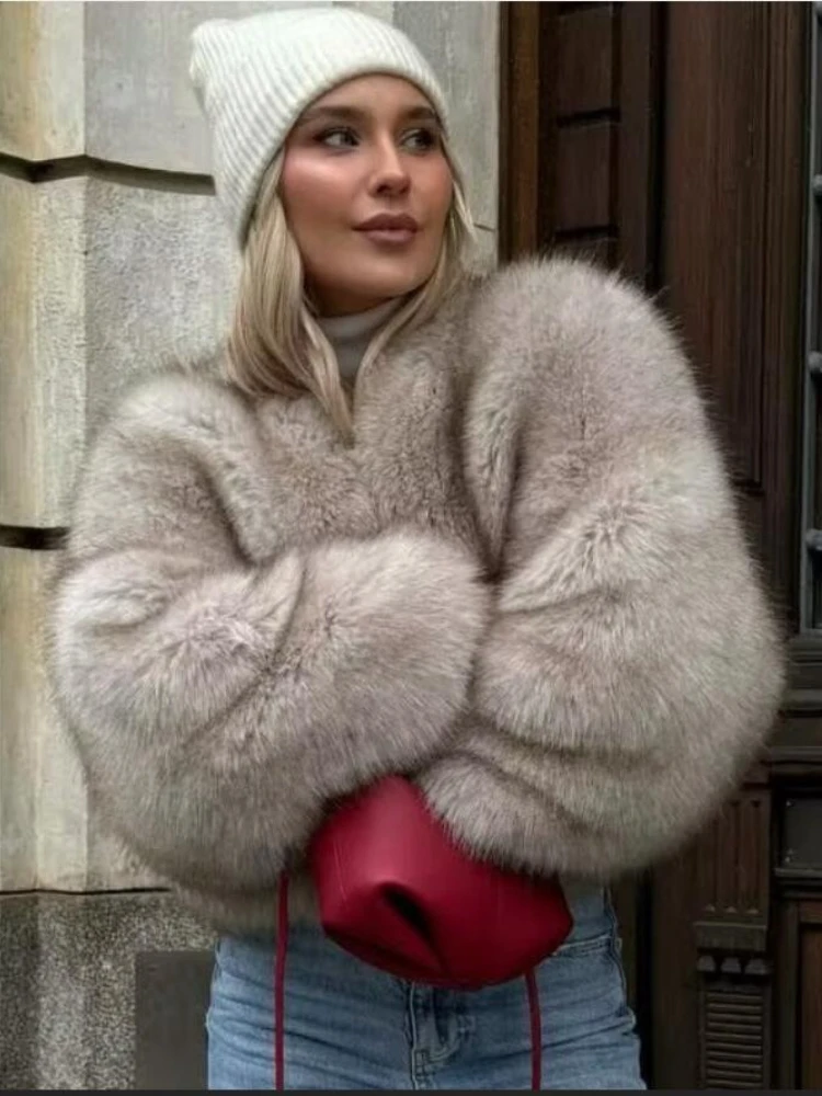 Женское пальто из искусственного меха