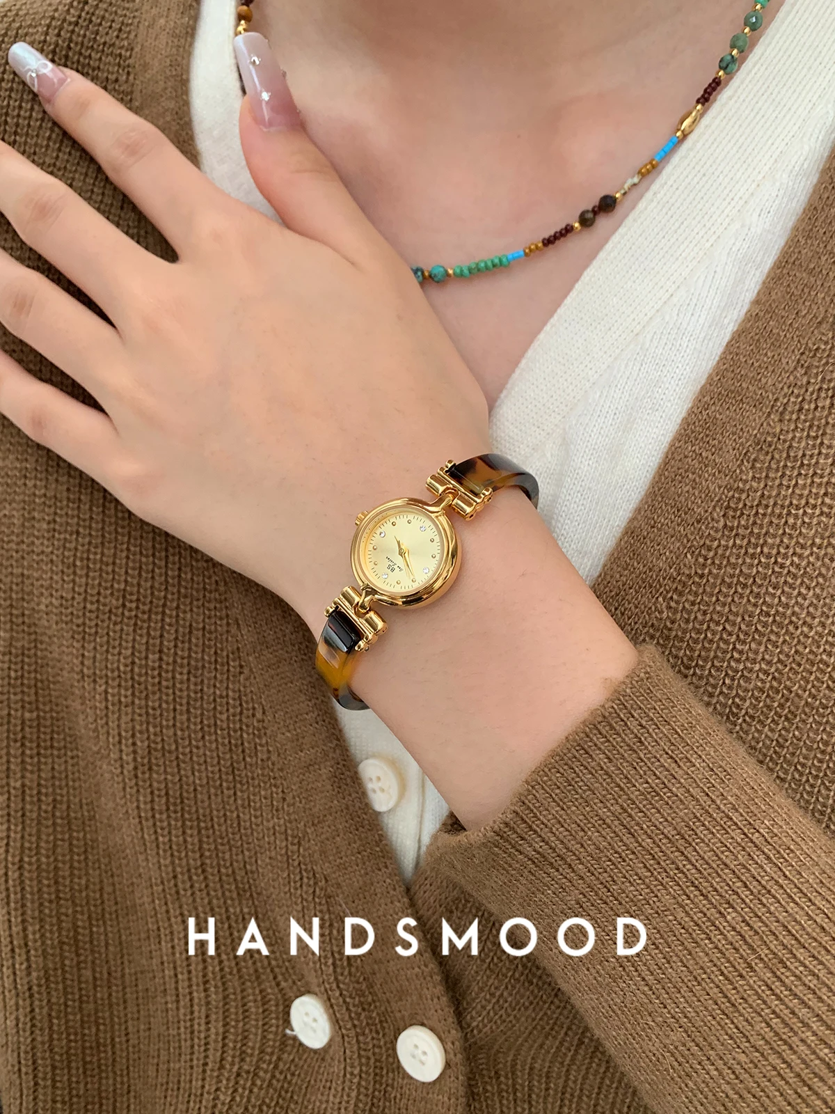 Новые часы-браслет в винтажном стиле с круглым маленьким циферблатом - Фотография_4