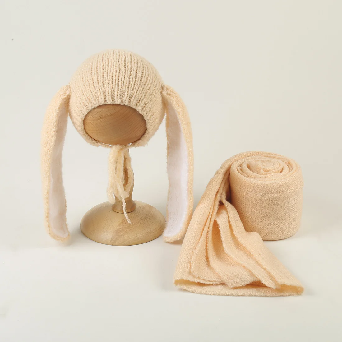 Вязаная эластичная накидка и чепчик с большими ушками - Фотография_4