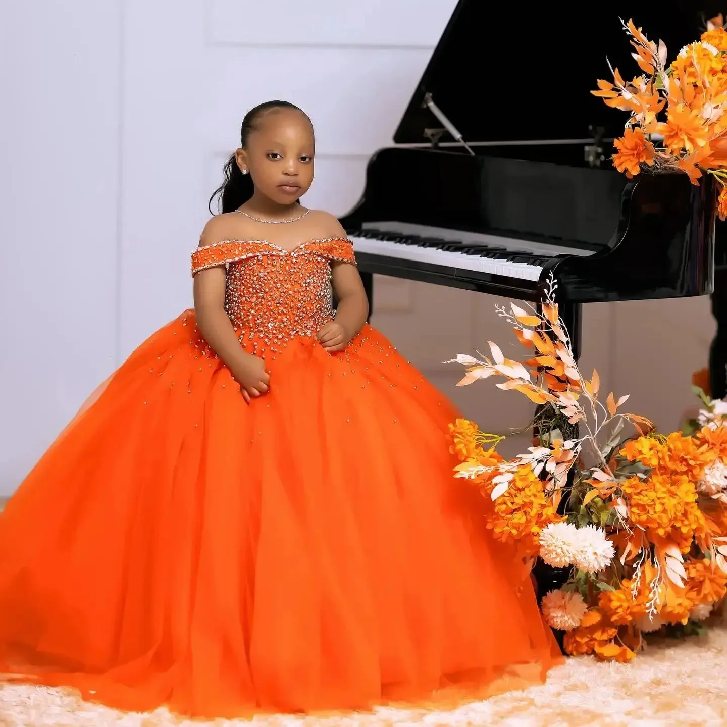 Оранжевые платья с цветочным узором для девочек на свадьбу - Фотография_3