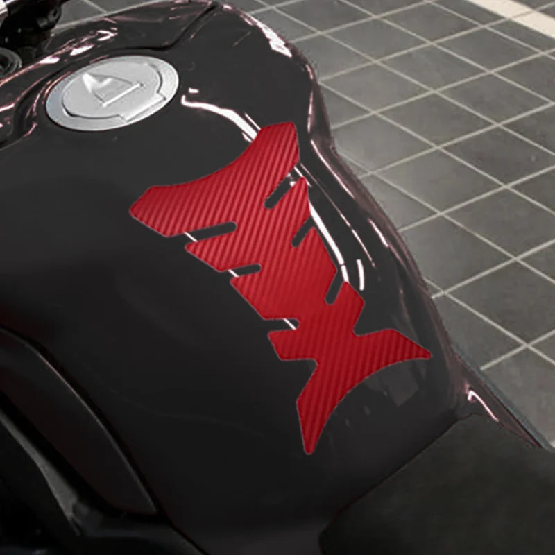 Карбоновая универсальная защитная наклейка на бак мотоцикла - Фотография_4