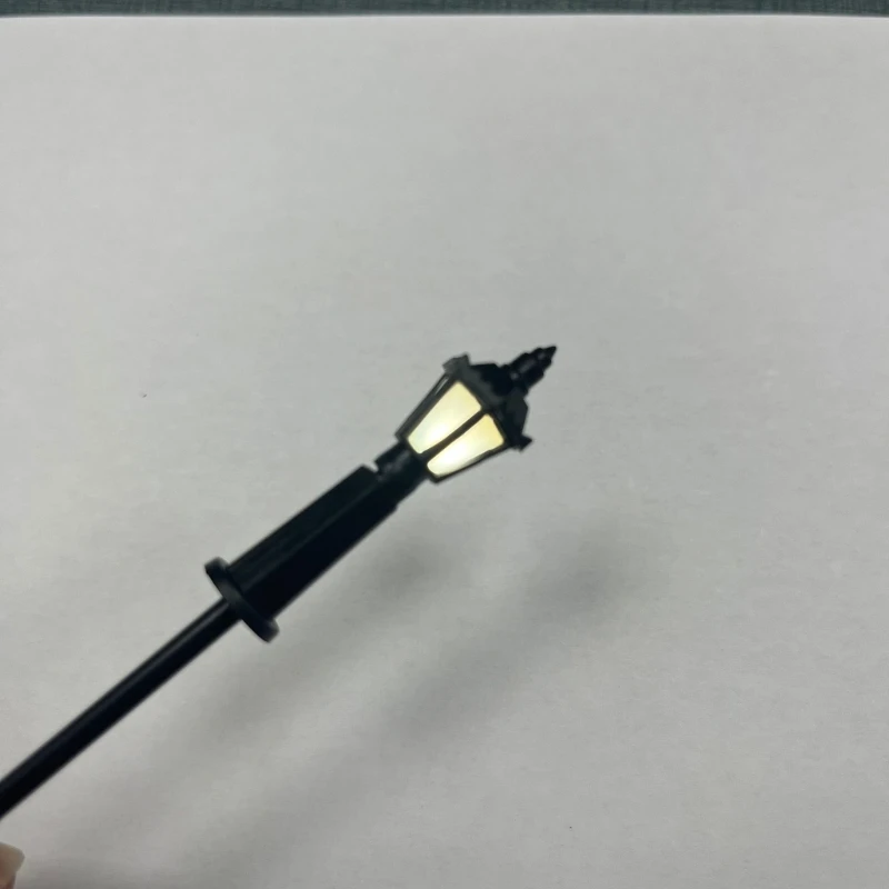 Модель уличного фонаря белый теплый - Фотография_5