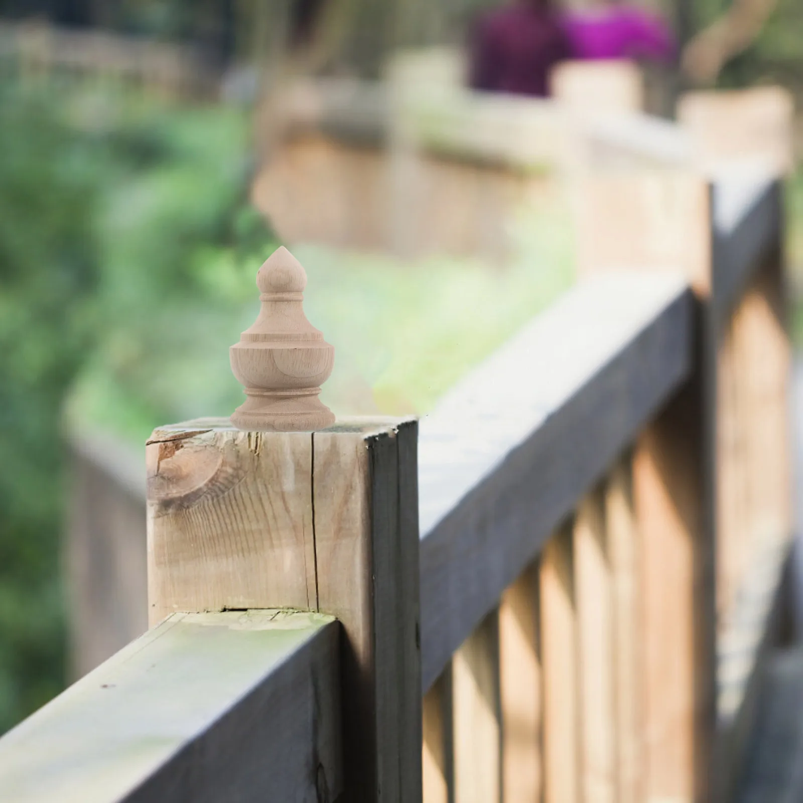 Необработанная натуральная резная крышка из цельного дерева для лестницы