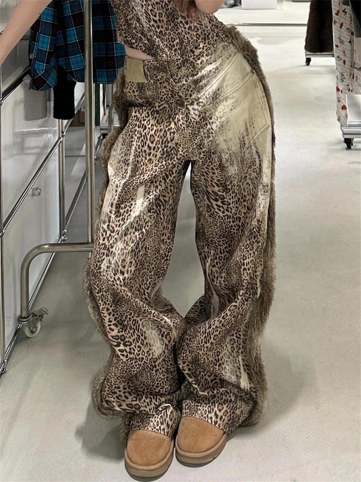 Женские широкие джинсы с леопардовым - Фотография_4