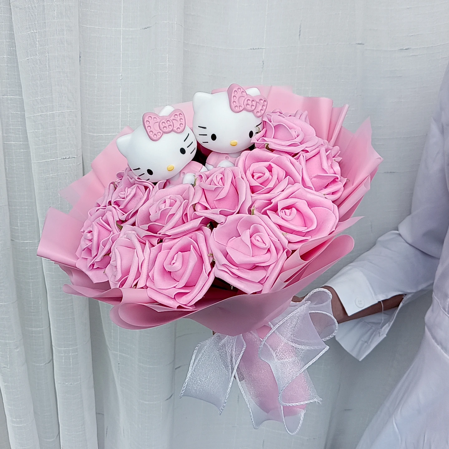 Плюшевый букет с героями мультфильмов «hello kitty»