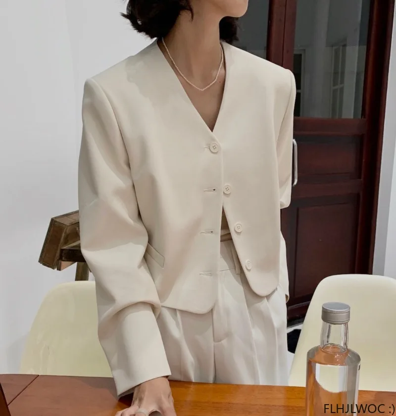 Женский офисный пиджак на пуговицах - Фотография_4