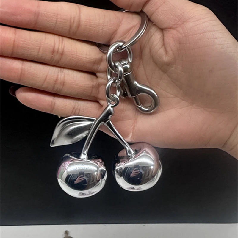 Роскошный зеркальный кулон с серебристой вишней - Фотография_3