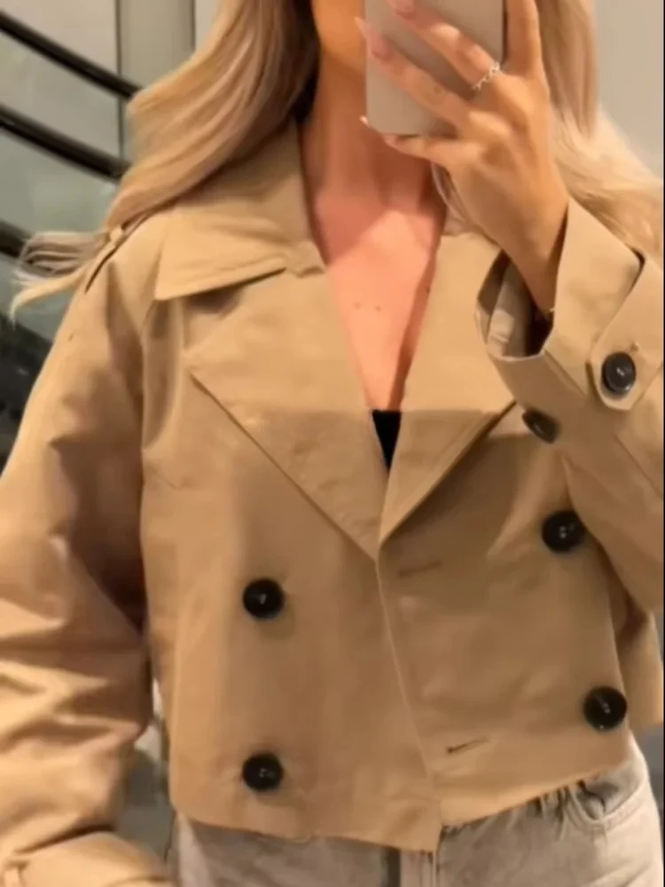 Коричневые двубортные короткие плащи - Фотография_5