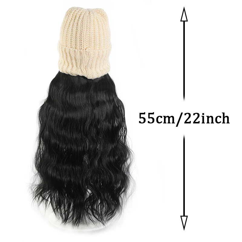 Белоснежная вязаная шапка с волнистыми вьющимися волосами - Фотография_4