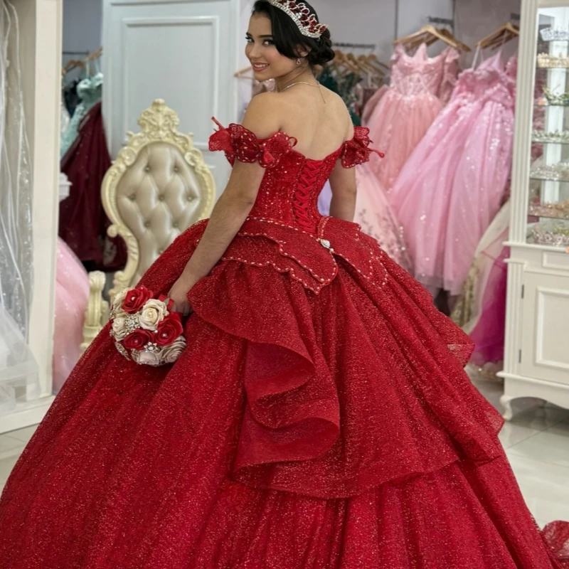 Красное блестящее платье quinceanera с открытыми плечами и блестками - Фотография_2